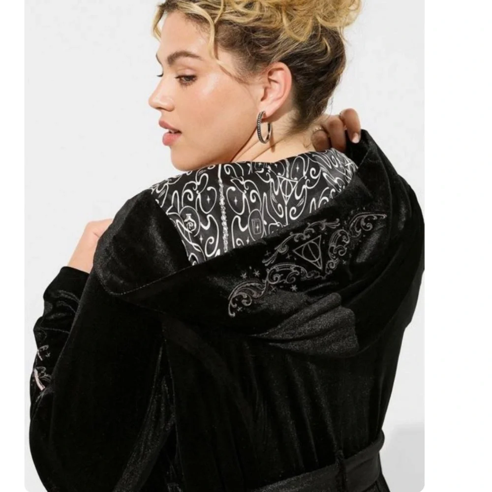 TORRID NWT Warner Brothers Harry Potter Velvet Hooded Swing Coat - Picture 2 of 7